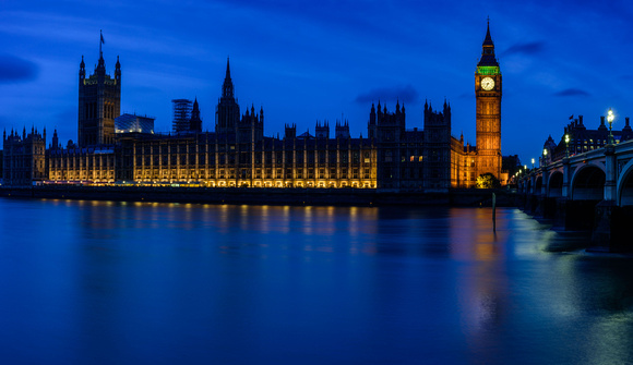 River Thames - Big Ben and Parliament at Twilight - Westminster Bridge